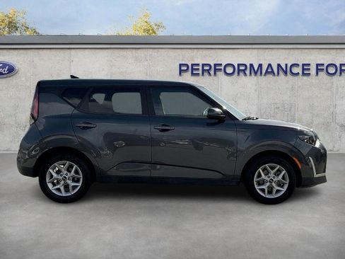 Used 2023 Kia Soul LX w/ LX Technology Package image 4