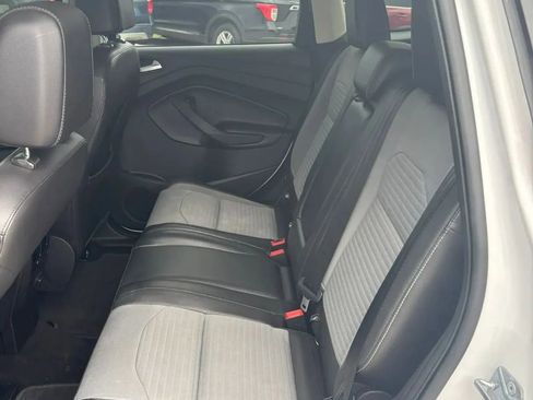 Used 2017 Ford Escape SE w/ SE Sport Appearance Package AWD/4WD image 17
