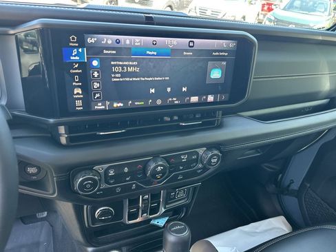 Used 2025 Jeep Gladiator Sport AWD/4WD image 25