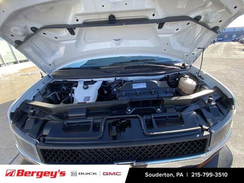 Certified 2024 Chevrolet Express 2500 Work Van w/ Driver Convenience Package image 33