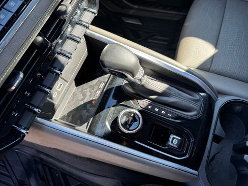 Used 2024 Chevrolet Colorado ZR2 w/ ZR2 Convenience Package III image 15