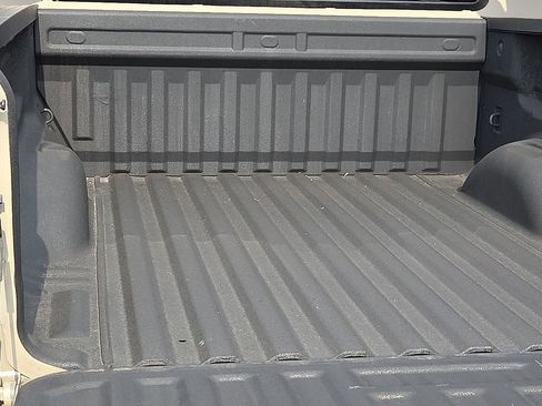 Used 2022 GMC Canyon AT4 w/ Driver Alert Package AWD/4WD image 8