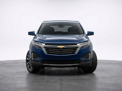 Used 2025 Chevrolet Equinox LT image 2