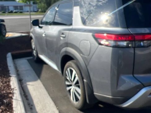 Used 2024 Nissan Pathfinder Platinum AWD/4WD image 6