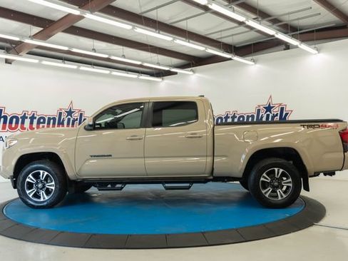 Used 2018 Toyota Tacoma TRD Sport AWD/4WD image 25