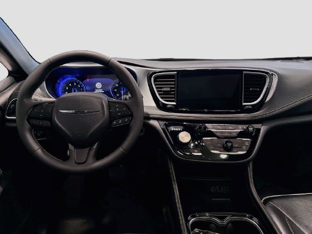 Used 2025 Chrysler Pacifica Limited FWD image 22