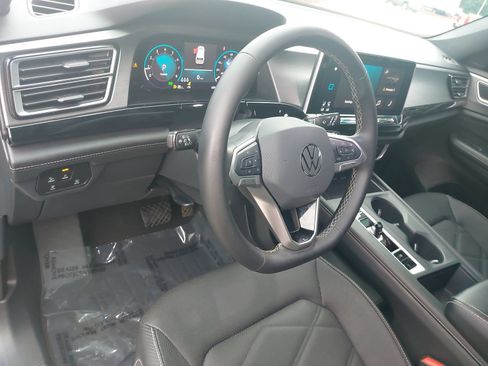 Used 2024 Volkswagen Atlas Cross Sport SE AWD/4WD image 15