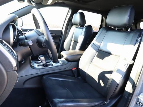 Used 2022 Jeep Grand Cherokee Laredo X image 14