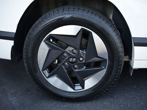 Used 2024 Hyundai Kona SEL FWD image 5
