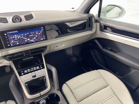 Used 2026 Porsche Cayenne E-Hybrid image 28