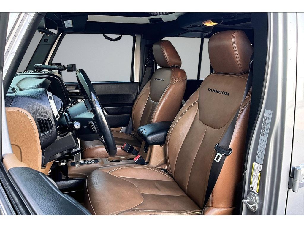 Used 2017 Jeep Wrangler Unlimited Rubicon w/ Connectivity Group AWD/4WD image 33