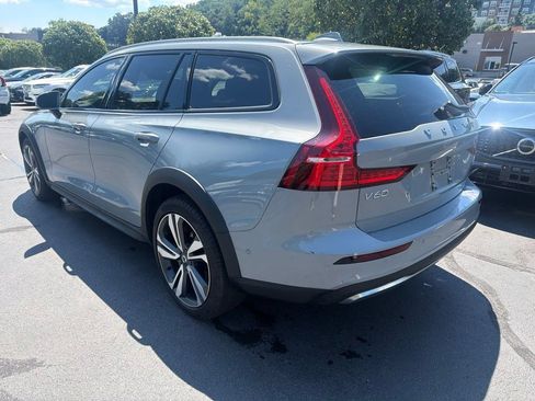 Used 2025 Volvo V60 B5 Cross Country Plus AWD/4WD image 2
