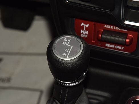 Used 2026 Jeep Gladiator Mojave w/ Safety Group AWD/4WD image 32