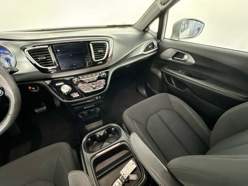 Used 2019 Chrysler Pacifica Touring Plus w/ Advanced Safetytec Group FWD image 11