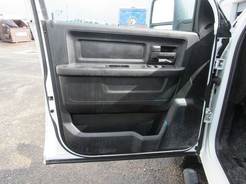 Used 2024 RAM 3500 Tradesman w/ Chrome Appearance Group AWD/4WD image 31