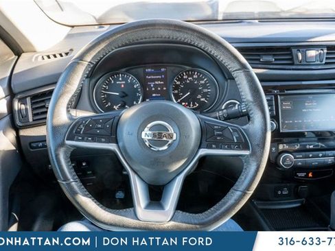 Used 2018 Nissan Rogue SV image 6
