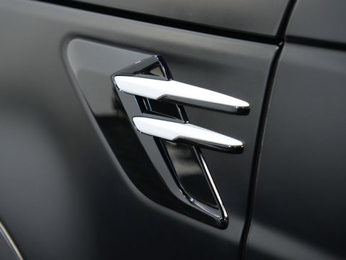 Used 2022 Land Rover Range Rover Sport SVR image 19