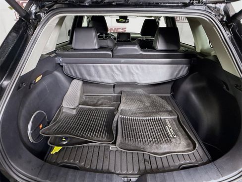 Certified 2022 Toyota Corolla Cross XLE image 29