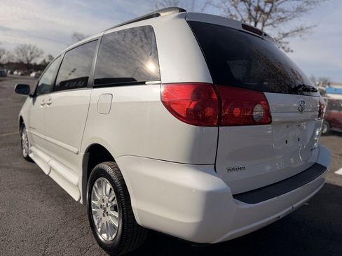 Used 2009 Toyota Sienna XLE image 3