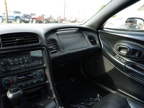 Used 2003 Chevrolet Corvette Coupe w/ Preferred Equipment Group image 18