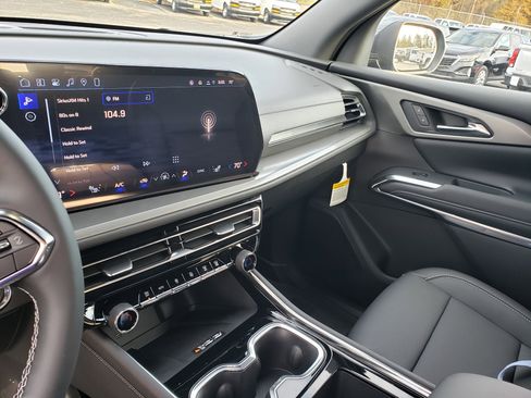 New 2026 Chevrolet Traverse LT w/ Midnight/Sport Edition image 22