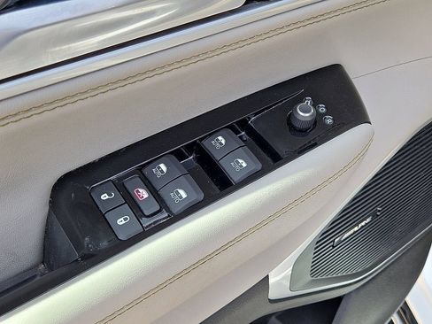 Used 2024 Jeep Wagoneer L Series II w/ Flexible Seating Group RWD image 22
