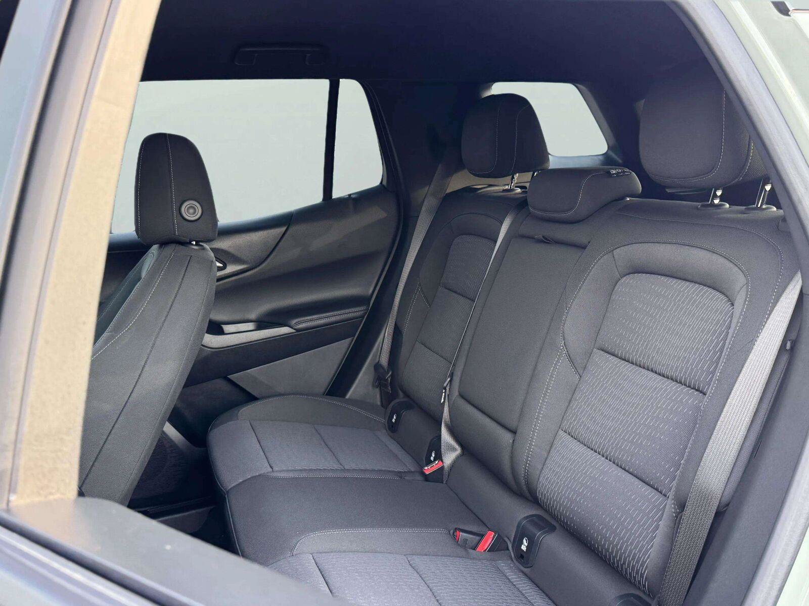 Used 2025 Chevrolet Equinox LT AWD/4WD image 32