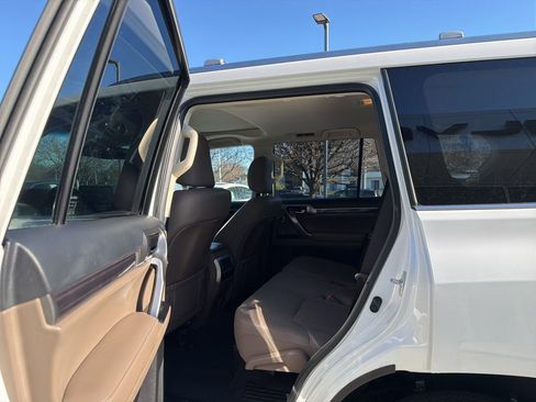 Used 2022 Lexus GX 460 Premium w/ Premium Plus Package image 34