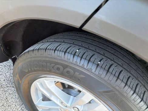 Used 2023 Ford Explorer XLT w/ Equipment Group 202A RWD image 10