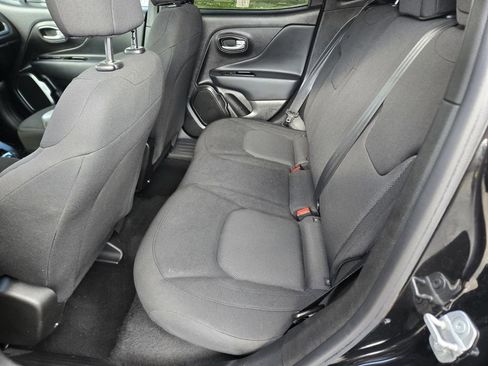 Used 2023 Jeep Renegade Latitude image 18