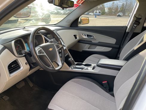 Used 2017 Chevrolet Equinox LT w/ Convenience Package image 12