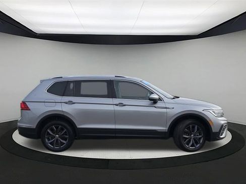 Certified 2023 Volkswagen Tiguan SE w/ Panoramic Sunroof Package image 8