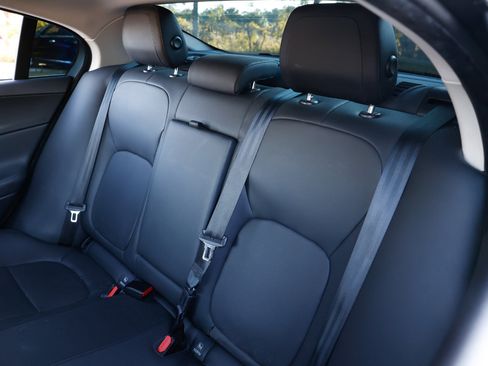 Used 2019 Jaguar XE image 11