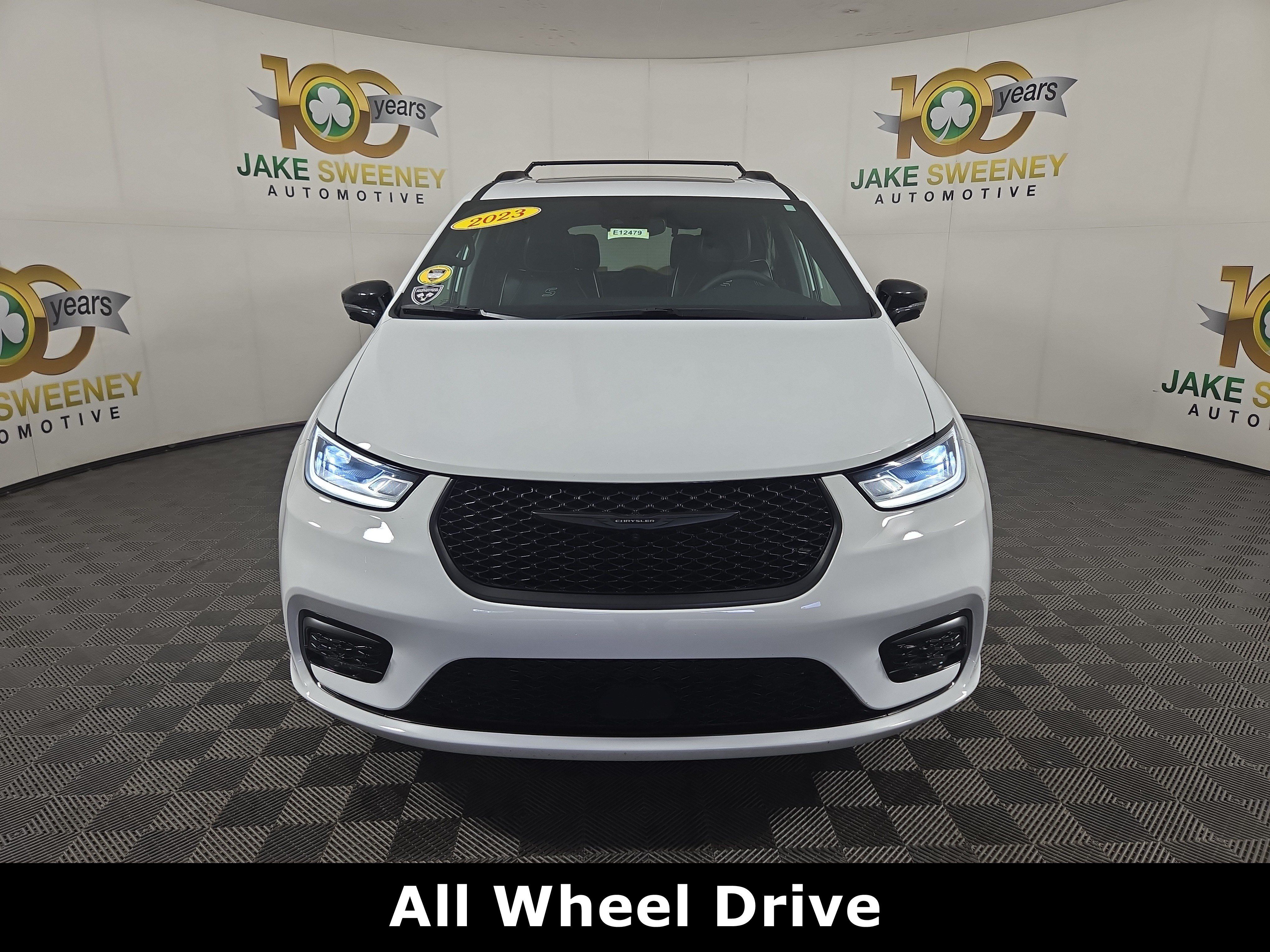 Certified 2023 Chrysler Pacifica Limited w/ S Appearance Package AWD/4WD image 3