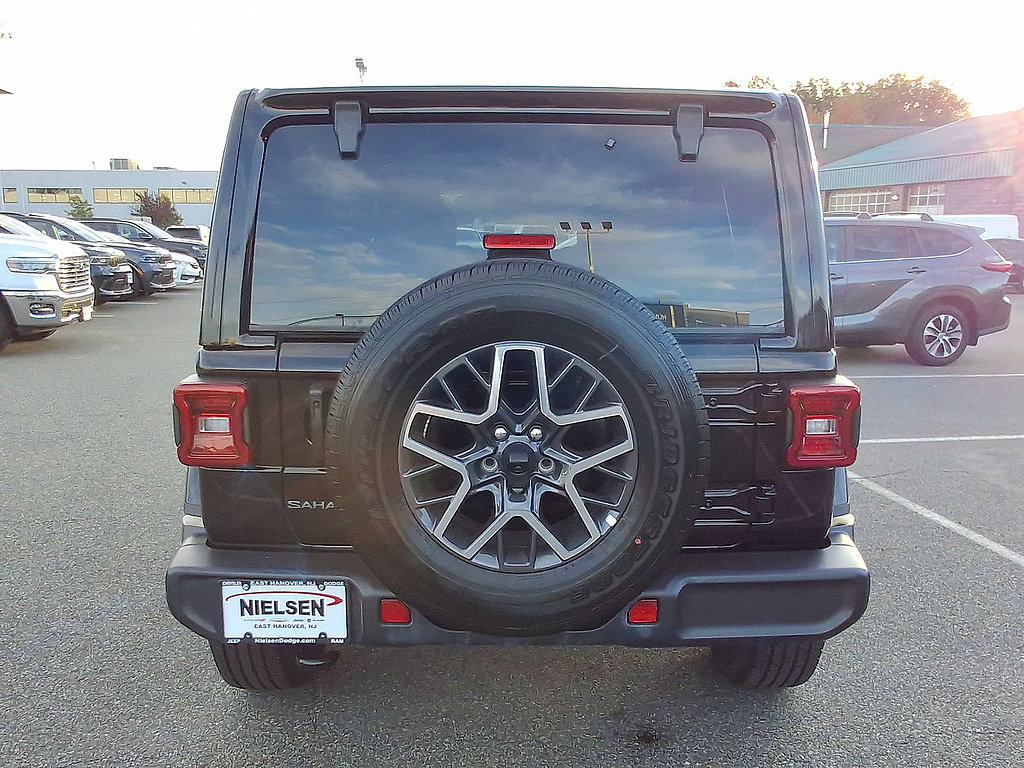 Used 2026 Jeep Wrangler Unlimited Sahara AWD/4WD image 29