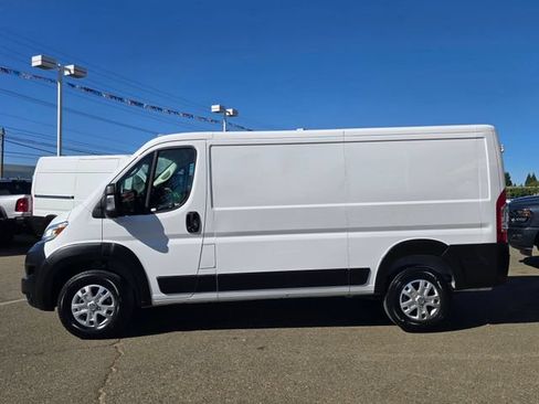Used 2025 RAM ProMaster 2500 w/ Quick Order Package 22G SLT FWD image 8