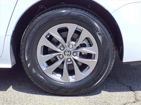 Certified 2025 Toyota Sienna LE FWD image 7
