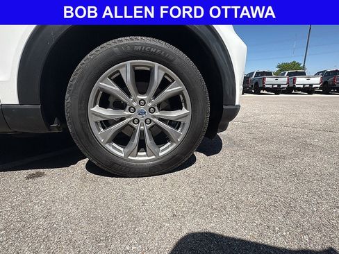 Used 2023 Ford Explorer Limited w/ Equipment Group 301A AWD/4WD image 7