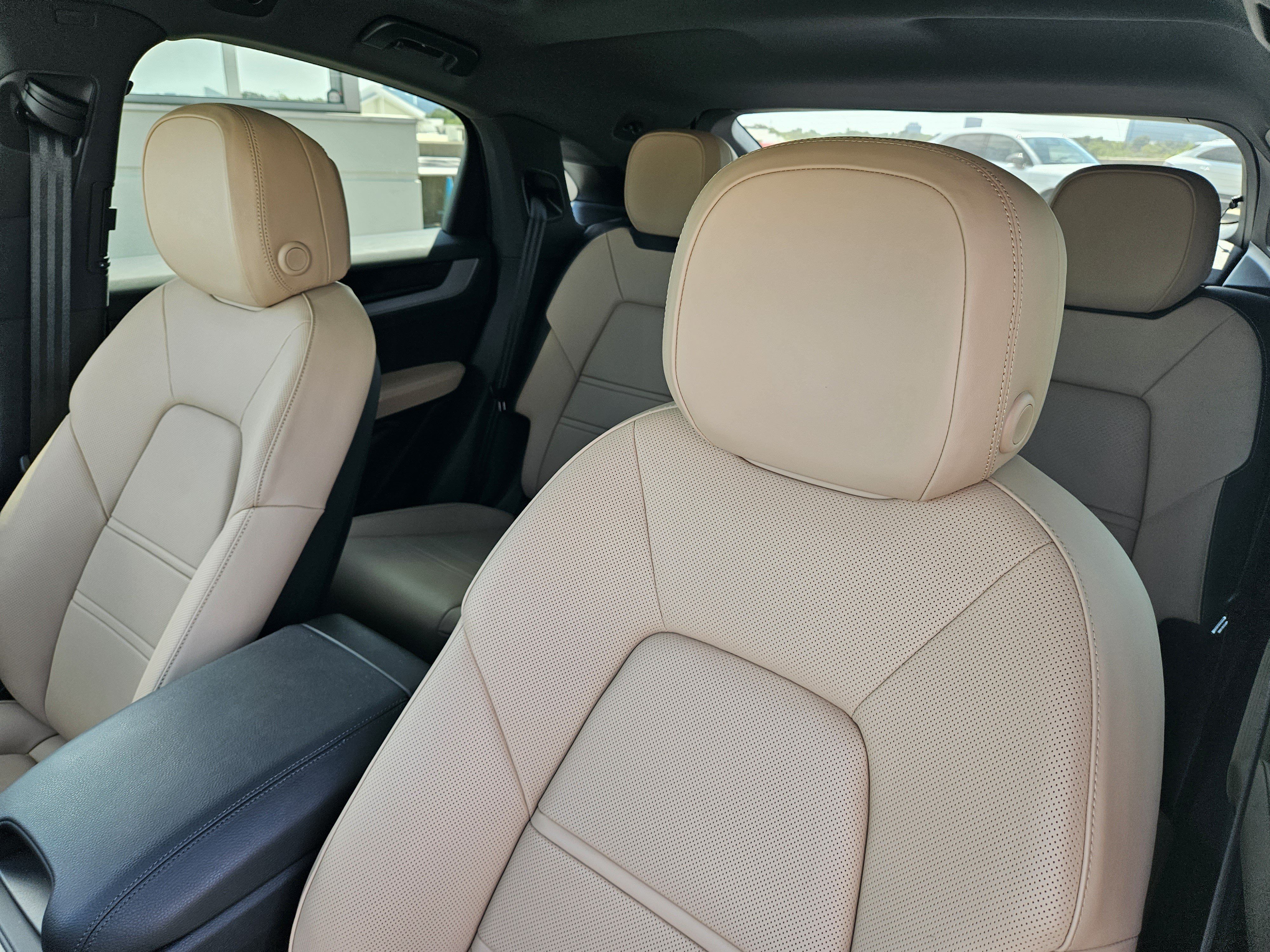 Used 2026 Porsche Cayenne Coupe AWD/4WD image 6