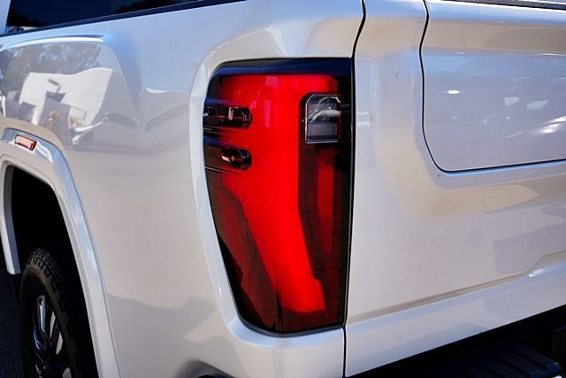 Used 2024 GMC Sierra 2500 Denali w/ Technology Package AWD/4WD image 8