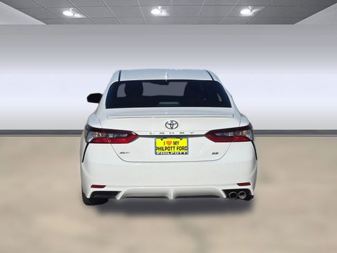 Used 2023 Toyota Camry SE image 9