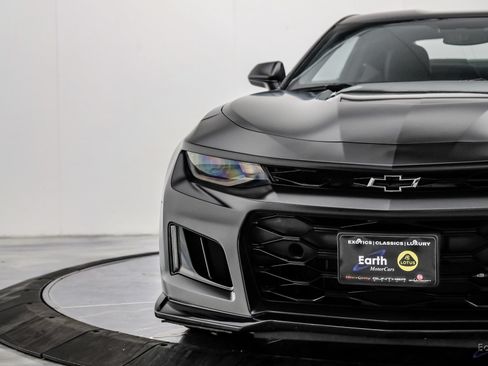 Used 2018 Chevrolet Camaro ZL1 RWD image 25