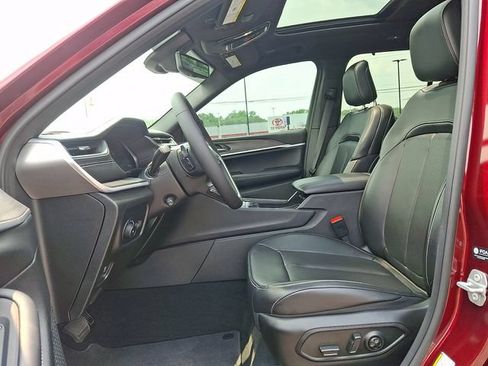 Used 2025 Jeep Grand Cherokee Limited w/ Luxury Tech Group II AWD/4WD image 15