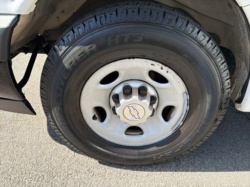 Used 2018 Chevrolet Express 2500 RWD image 28