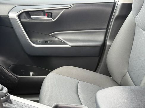 Used 2025 Toyota RAV4 XLE w/ Convenience Package FWD image 9