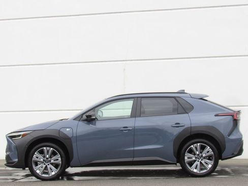 Used 2025 Subaru Solterra AWD/4WD image 4