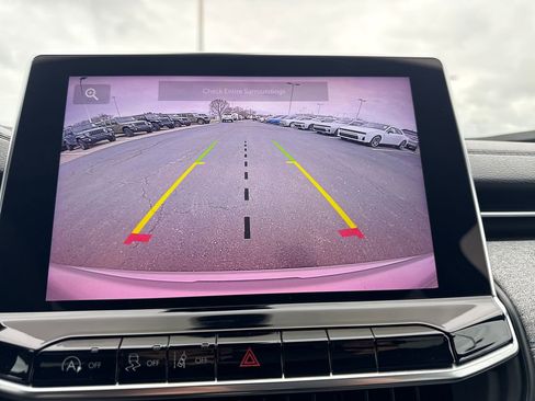 Used 2024 Jeep Compass Latitude w/ Sun and Sound Group image 21