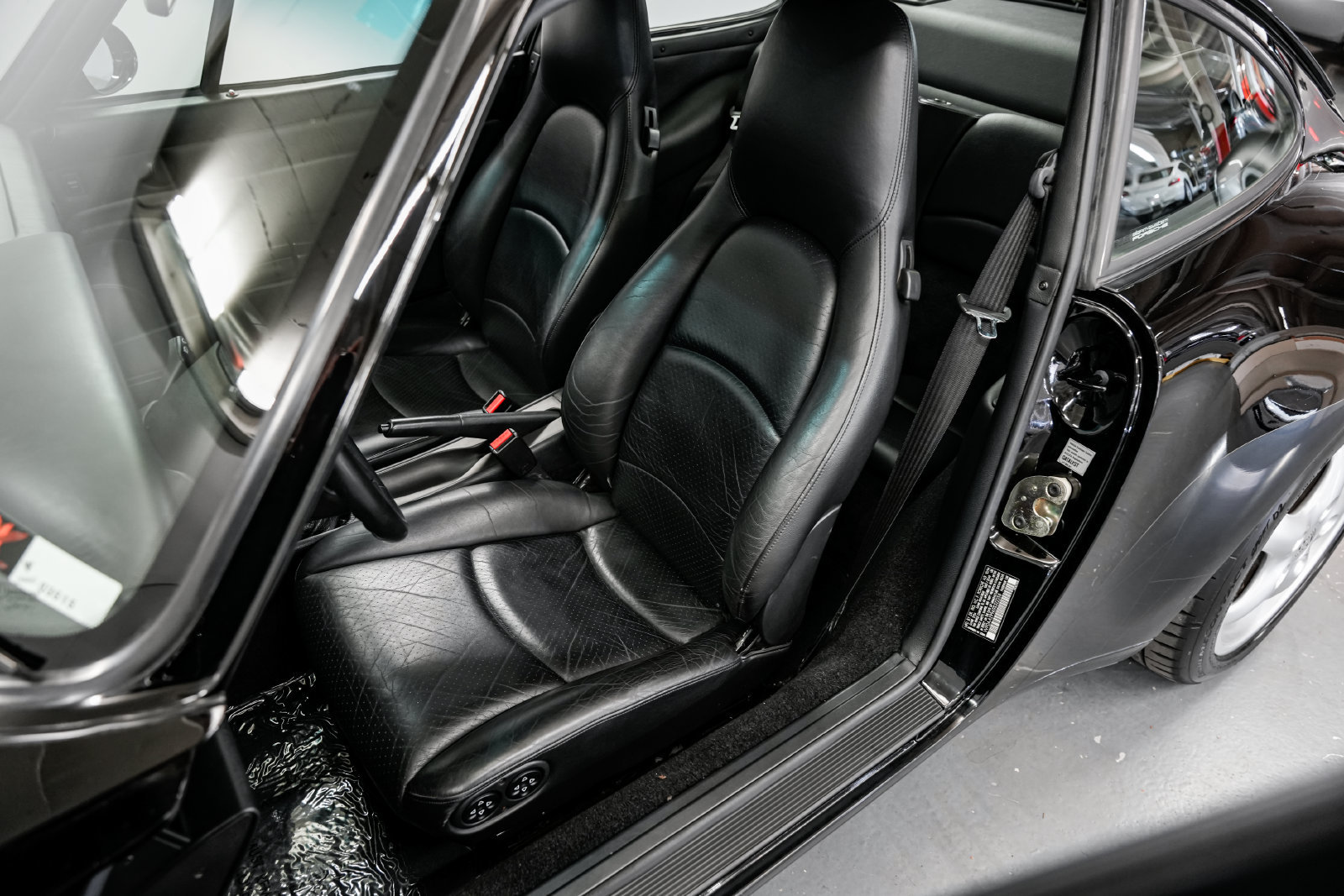 Used 1995 Porsche 911 Carrera RWD image 20
