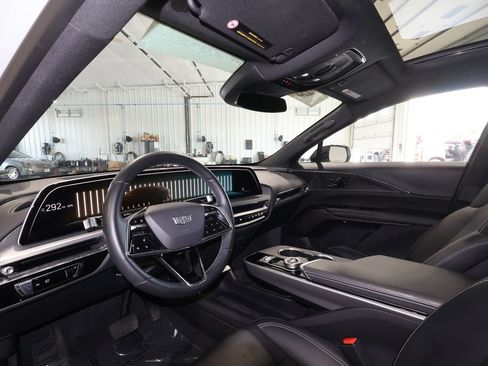 Certified 2024 Cadillac Lyriq Luxury AWD/4WD image 9