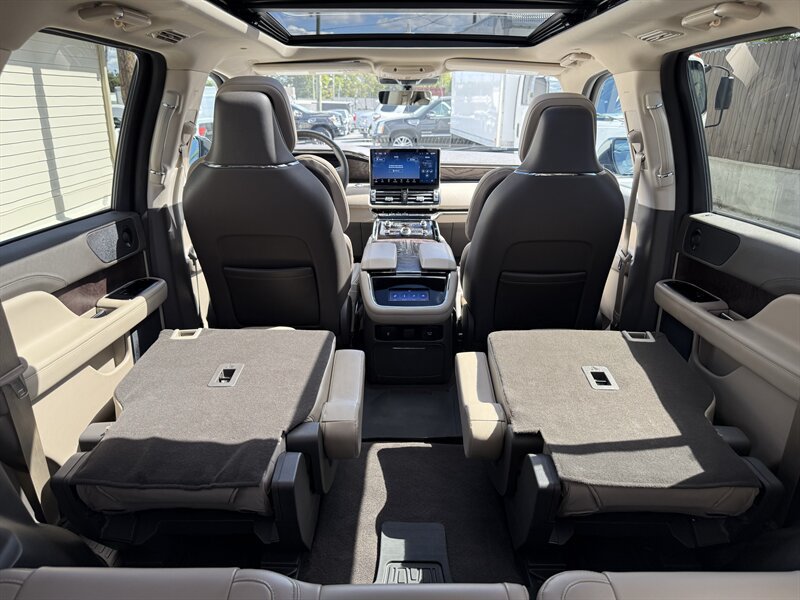 Used 2024 Lincoln Navigator Reserve AWD/4WD image 48